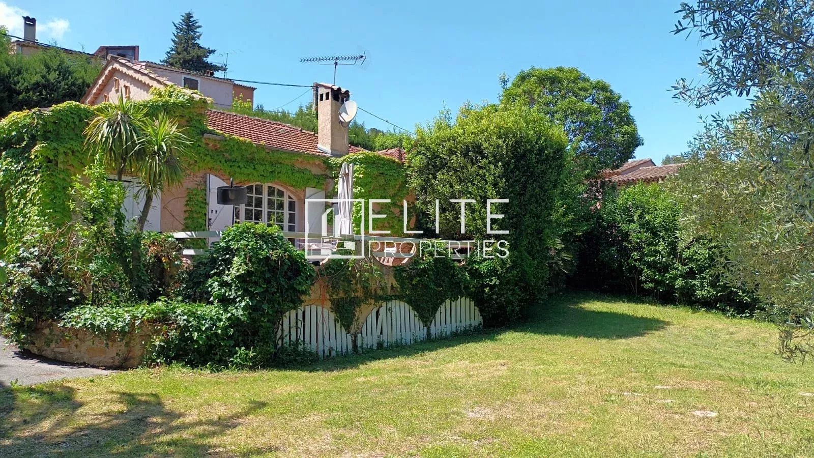 Mougins - Charmante Maison de Plain-pied à Rénover